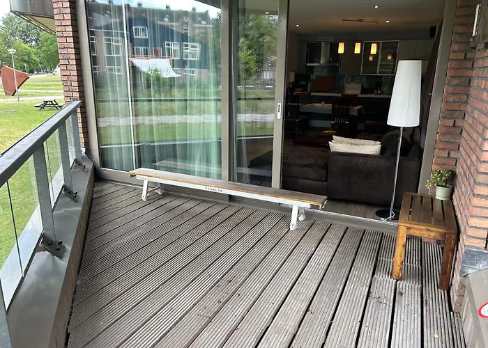 Lounge Park Apartment