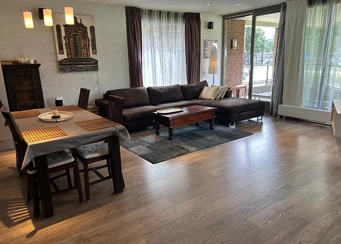 Lounge Park Apartment